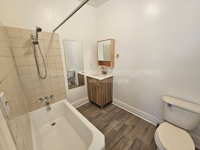 Building Photo - 127 S B St