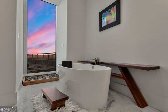 Building Photo - 3338 Peachtree Rd NE