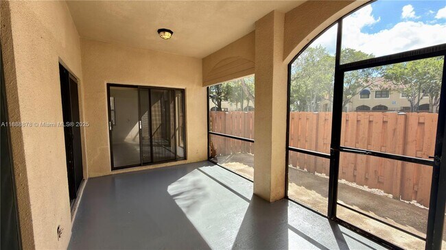 Building Photo - 501 Racquet Club Rd