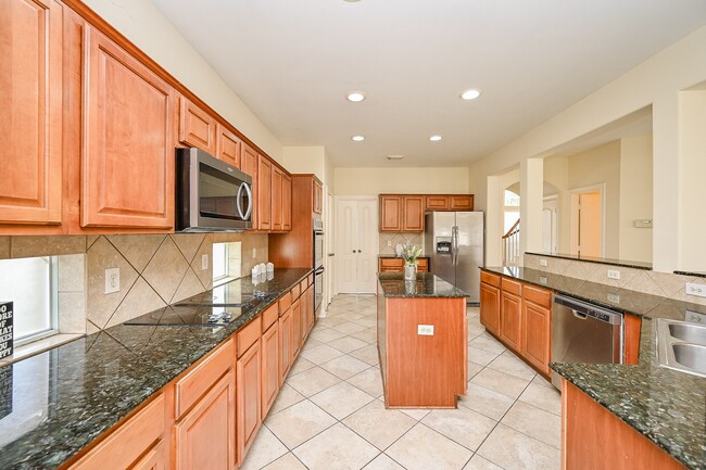 Building Photo - 1547 Lakeside Enclave Dr