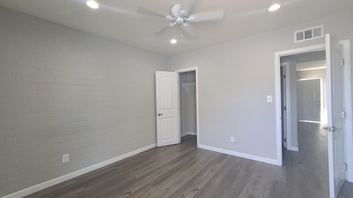 Building Photo - 5709 N 8th Pl