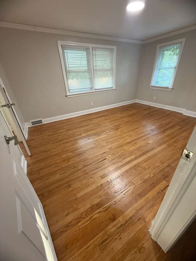 Building Photo - 3-Bedroom Gem on Indiana St with Spacious ...