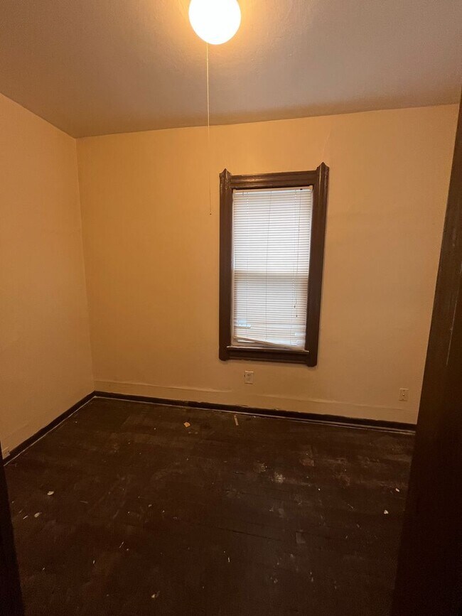 Building Photo - Section 8 Accepted, Charming 2BR 1 BA Home...