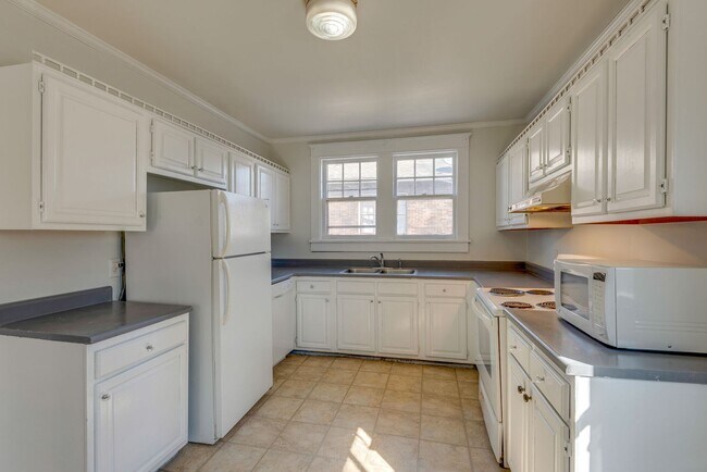 Building Photo - Charming 3-Bedroom Gem in the Heart of Sylvan Park