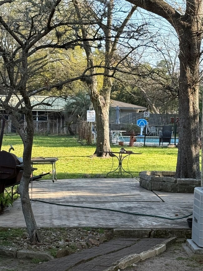 Building Photo - 8 Bayvilla Dr