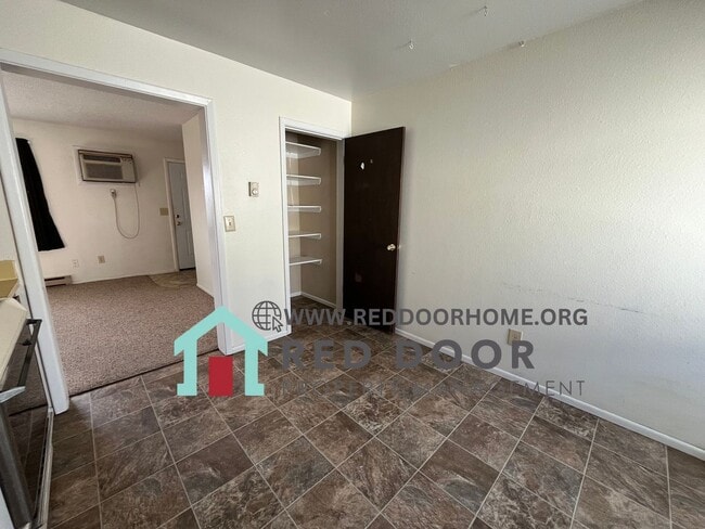 Building Photo - 2315 15th Ave S