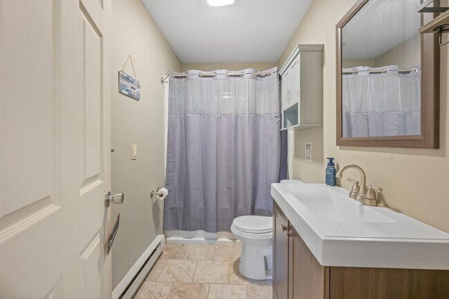 Building Photo - 1724 Calhoun Hill Rd