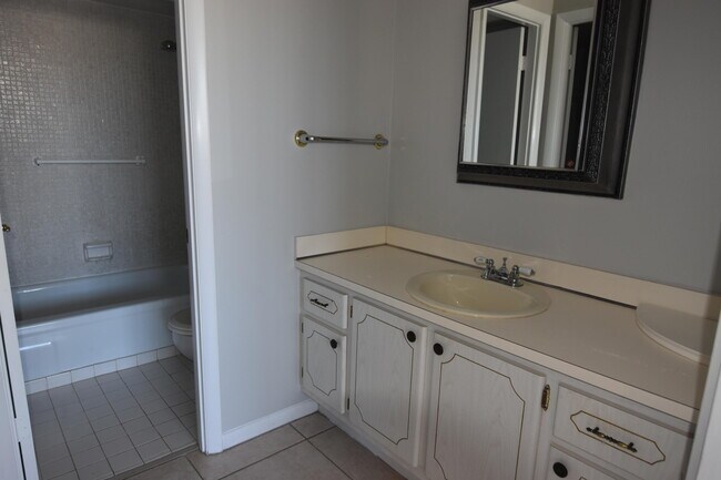 Building Photo - 1236 Hillsboro Mile