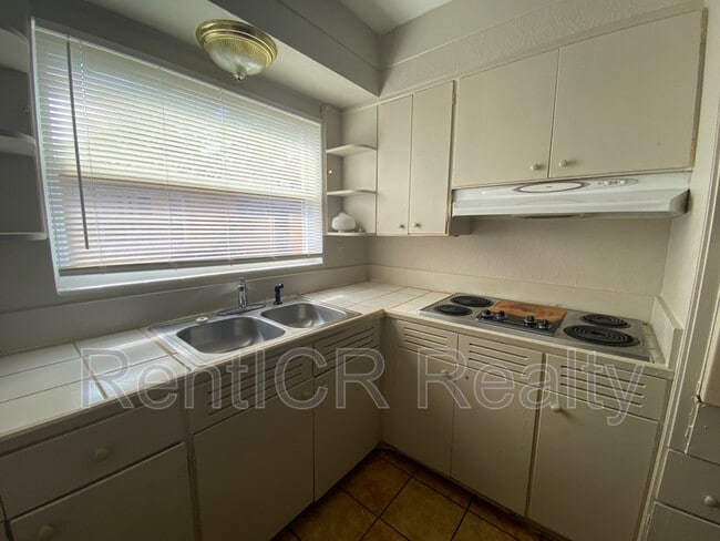 Building Photo - 500 N Mars Ave