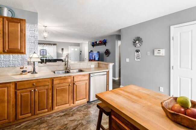 Building Photo - 8196 Echo Spring Dr
