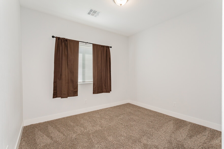 Building Photo - 1621 S Dandelion St