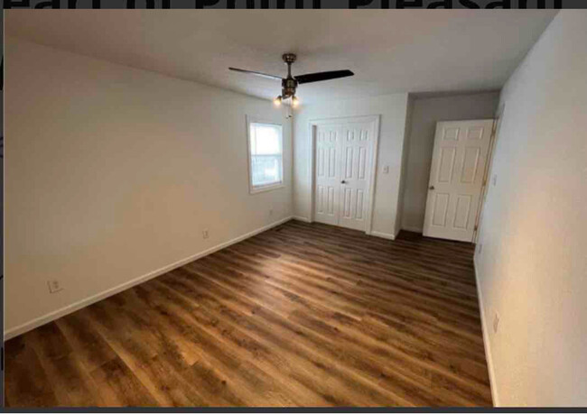 Building Photo - 106 S Park Dr