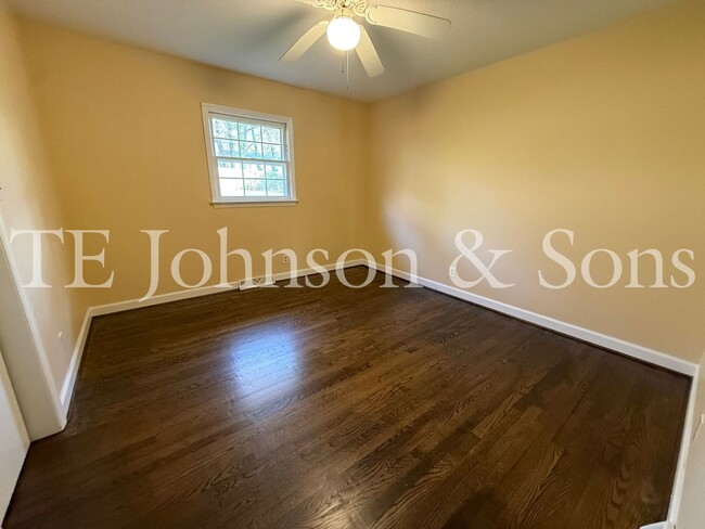 Building Photo - Spacious 4BR Home with Finished Basement, Screened Porch & Garage in Winston-Salem