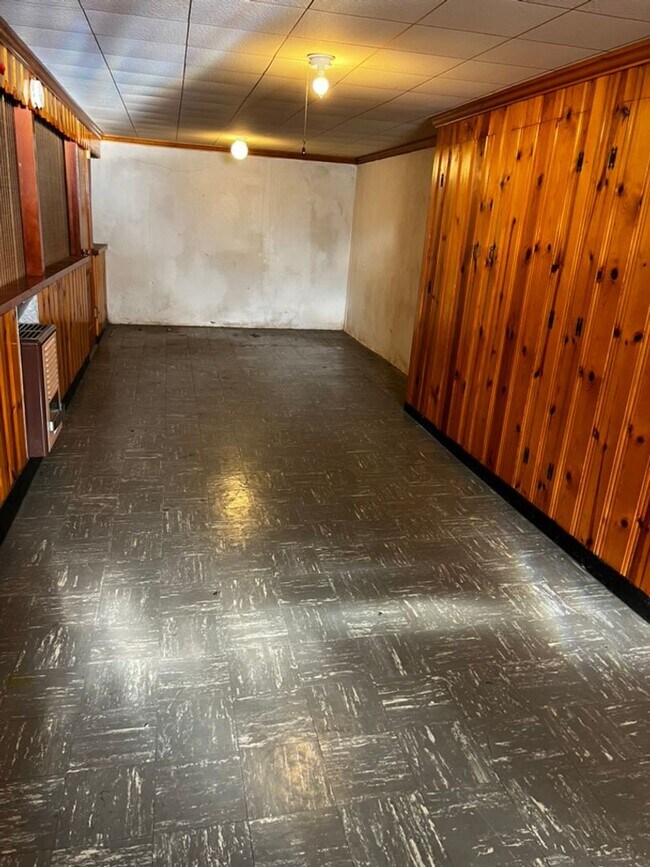 Building Photo - 2 Bed, One Bath Home with Garage and Finished Basement for Rent