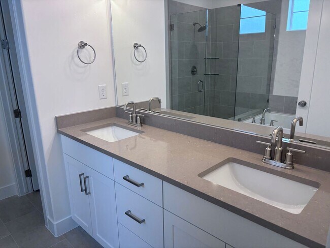 Building Photo - Beautiful New Home with access to community pool