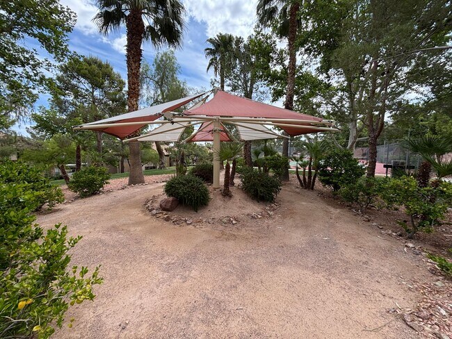 Building Photo - Cozy 1Bed/1Bath 2nd floor Condo in Henderson!  MOVE IN SPECIAL- $300 OFF FIRST MONTHS RENT!