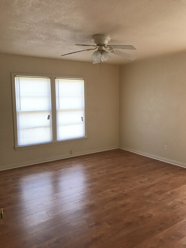 Building Photo - 2113 Richter Ave