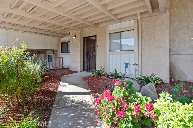 Building Photo - 1745 Los Feliz Dr