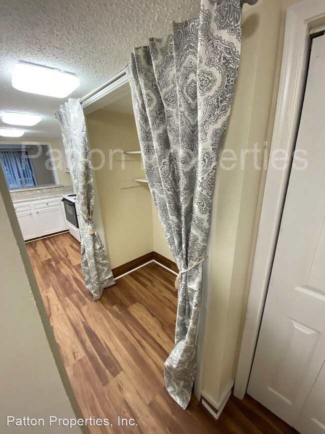 Building Photo - 4 br, 3 bath House - 162 Lions Gate Road