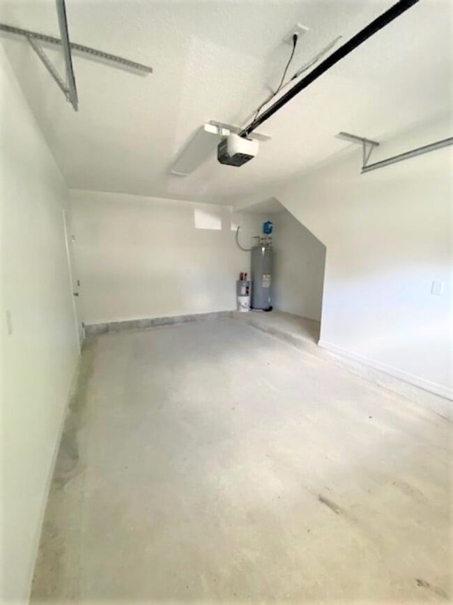 Building Photo - 1 Bedroom 1 Bath Garage apartment with attached 1 car garage