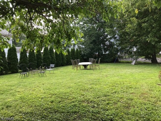 Building Photo - 14 Walnut Pkwy