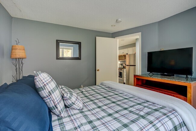 Building Photo - F37 Nordic Village Ln