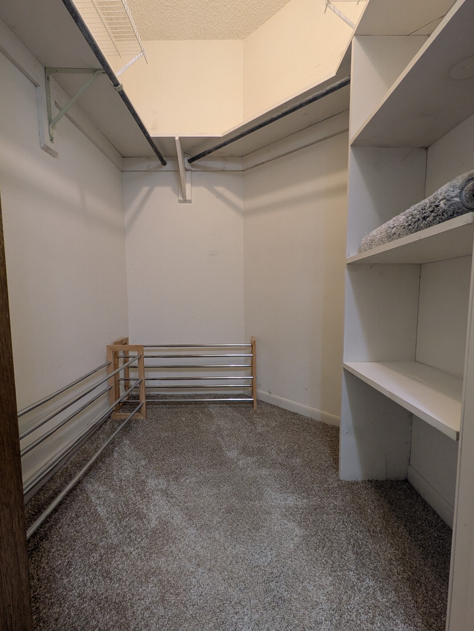 Walk-in closet - 1501 Green Acres Blvd