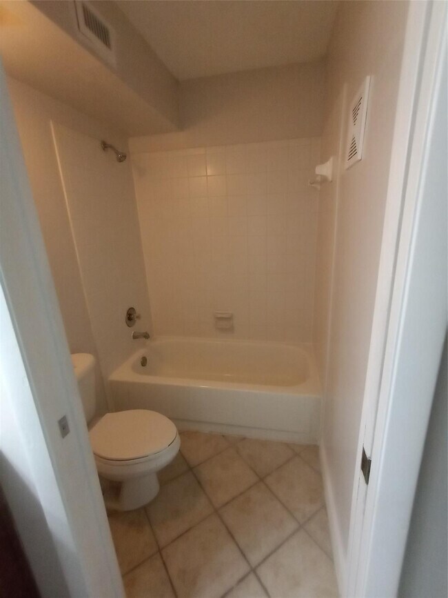 Building Photo - 751 Lyons Rd