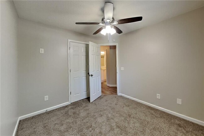 Building Photo - 8435 Sapphire Ln