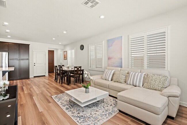 Building Photo - Spacious & Stylish 4 Bed 3 Bath in Chino P...