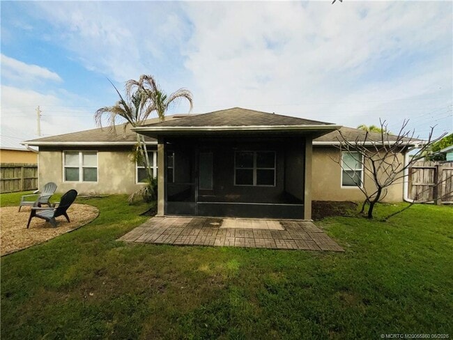 Building Photo - 3273 SW Rosser Blvd