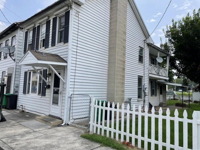Building Photo - 3 Bedroom 1 Bath in Carlisle, PA!