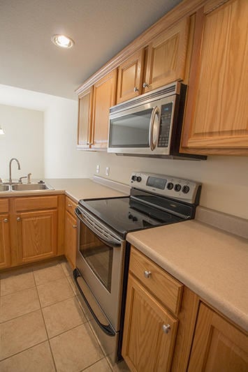 Building Photo - 1930 CENTER St