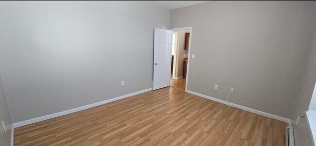 Building Photo - 18 E 17th St