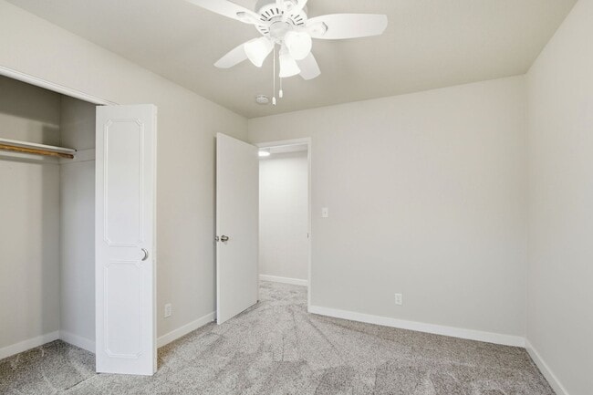 Building Photo - Duplex with 1.5 Bath and One Car Garage