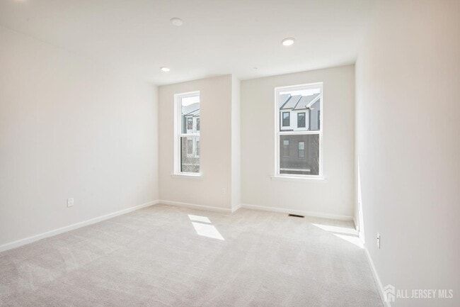 Building Photo - 628 Sadie Cir