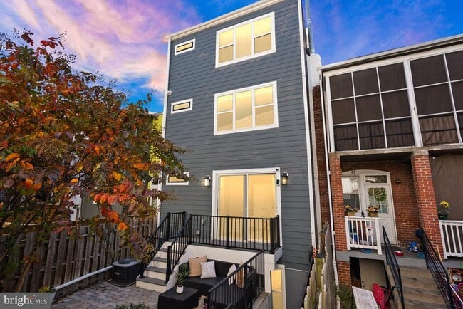 Building Photo - 1225 Park Rd NW