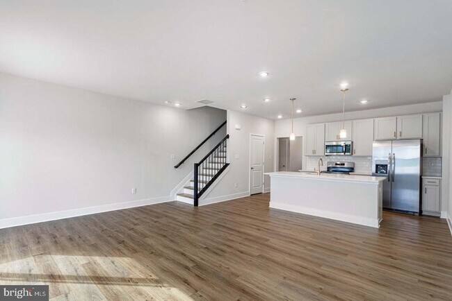 Building Photo - 231 MATILDA