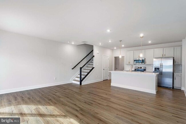 Building Photo - 236 MATILDA