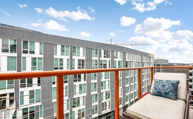 Building Photo - Veer Lofts Condominiums -  South Lake Union