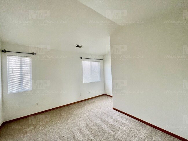 Building Photo - 3380 Saratoga St