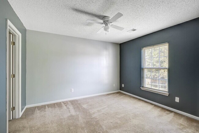 Building Photo - 222 Maypop Dr