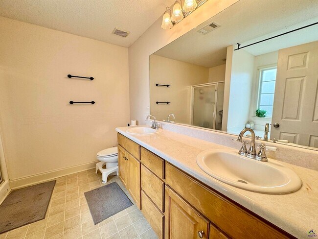 Building Photo - 508 Covington Cove