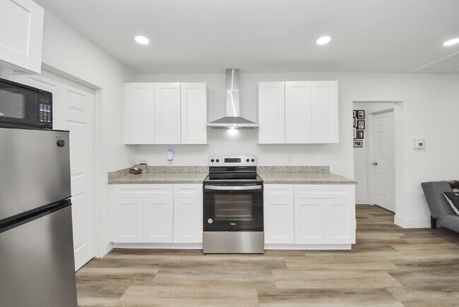 Building Photo - Historic Houston Charm with Modern Comfort Built In