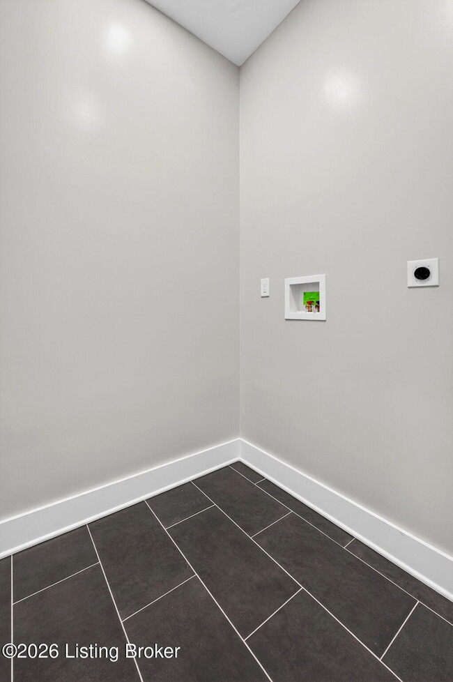 Building Photo - 914 Ash St