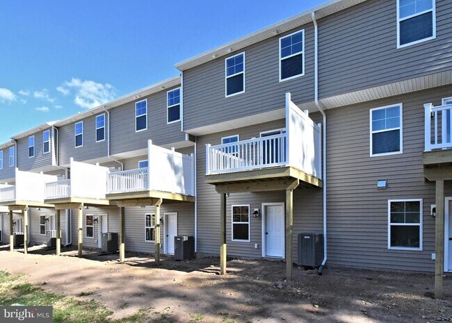 Building Photo - 114 Kuechler Ct