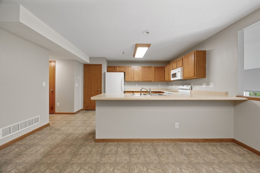 Building Photo - 533 E Goldfinch Dr