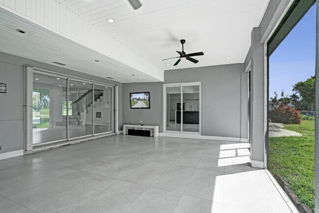 Building Photo - 6700 E Tropical Way