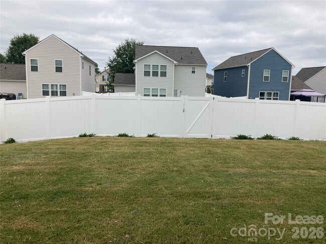 Building Photo - 809 Alexander Commons Dr