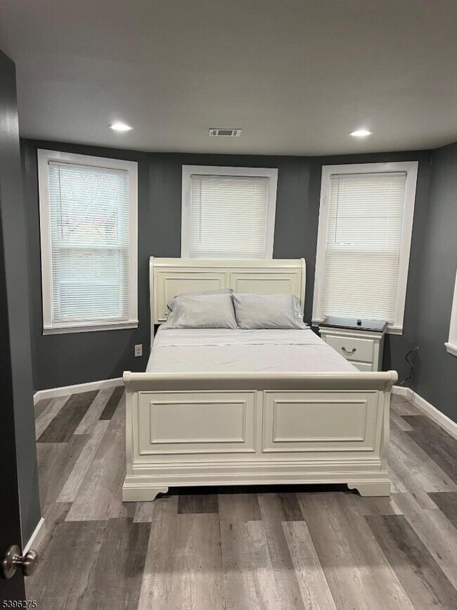 Building Photo - 258 Montgomery St